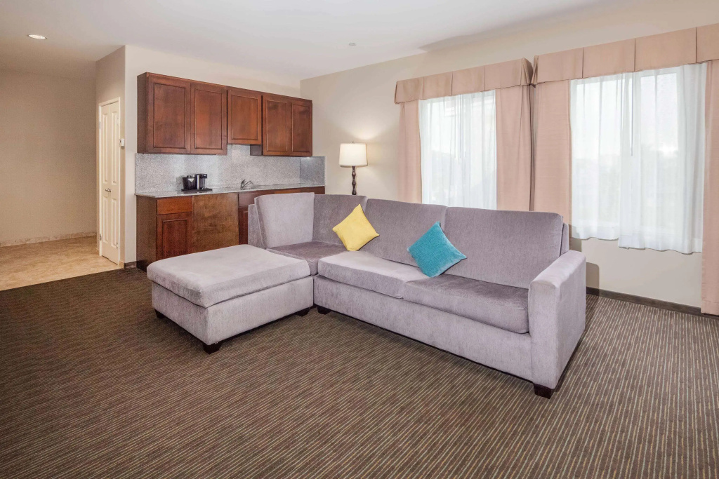 La Quinta Inn & Suites by Wyndham Inglewood, photo 2