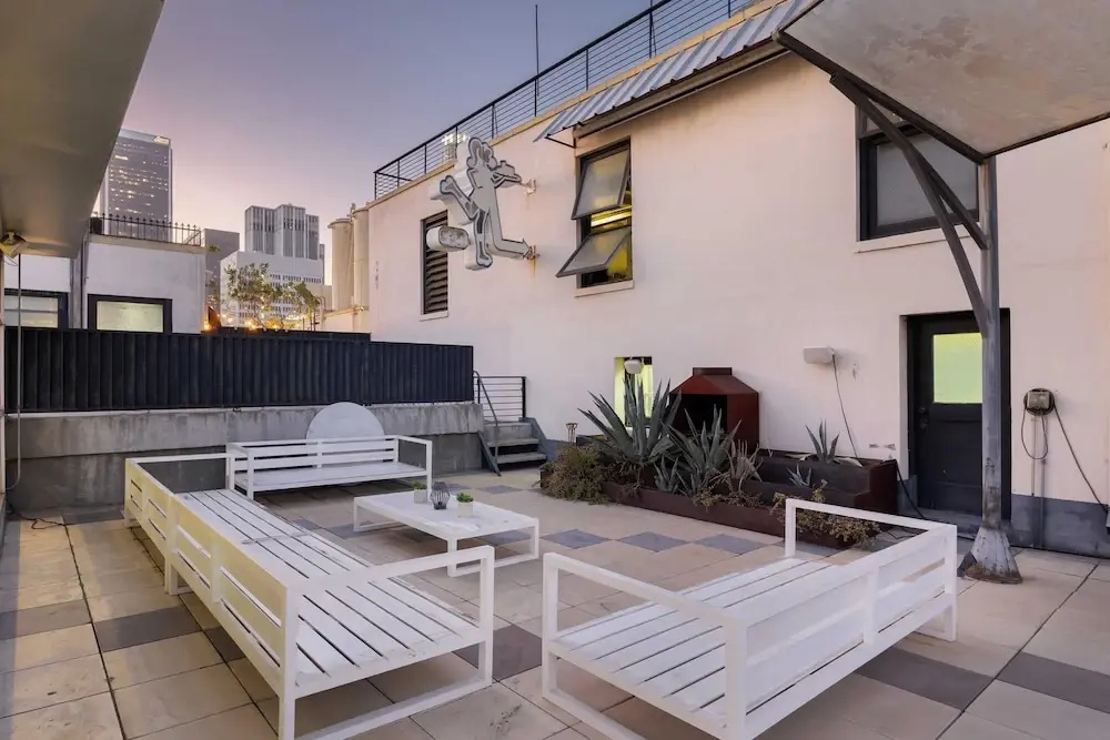 Skyline Lofts by Avantstay: a Multi-level Industrial-chic Retreat in Dtla With Rooftop Views, Soaring Ceilings & Steps to Dining, Music & Culture — photo 6