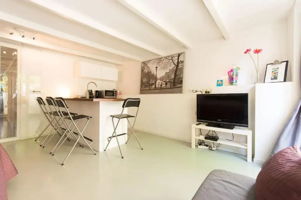 Quiet apartment for 4 at park in center — photo 6