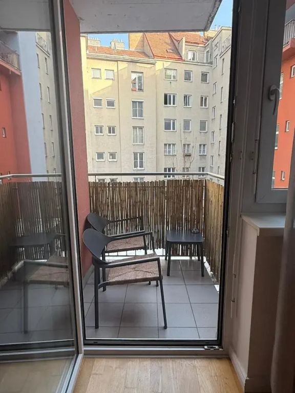 Central Area 1BR Apartment With Balcony — photo 7
