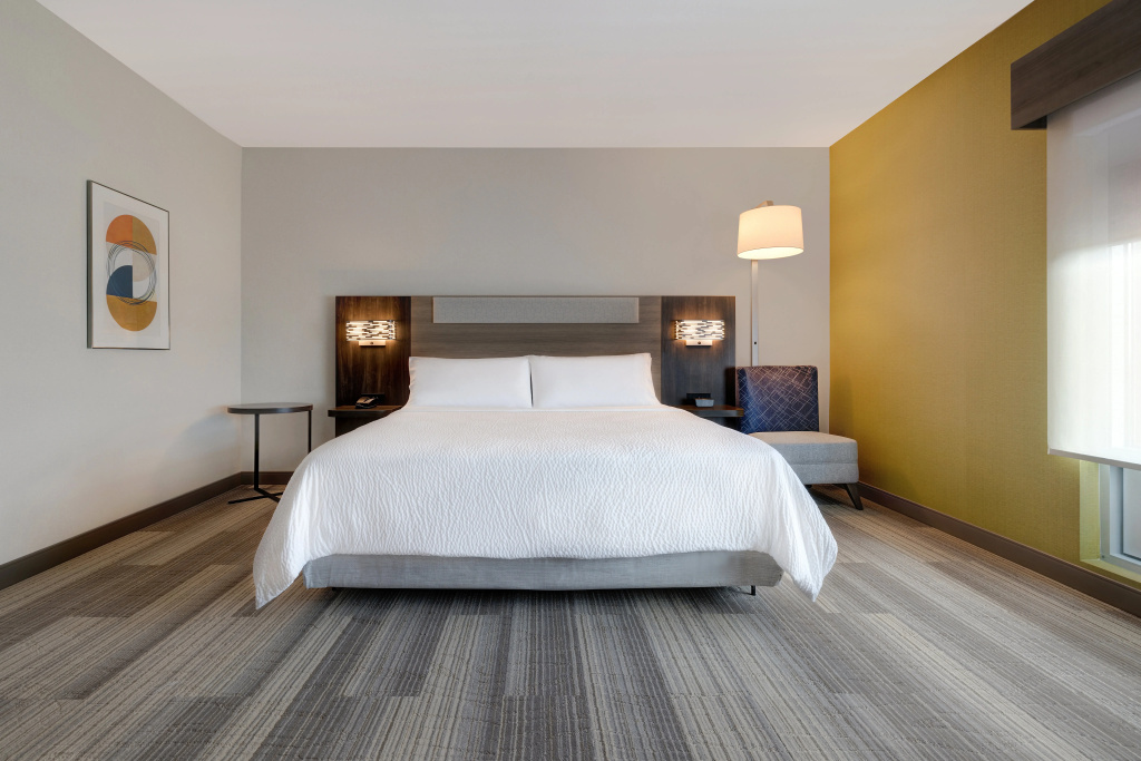 Holiday Inn Express & Suites Glendale Downtown by IHG, photo 3