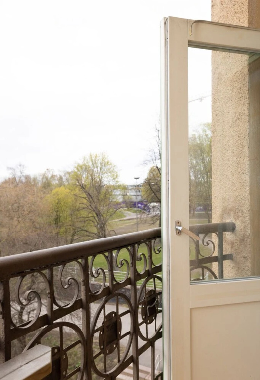 2ndhomes Cozy 2BR Home w Balcony & Sauna — photo 7