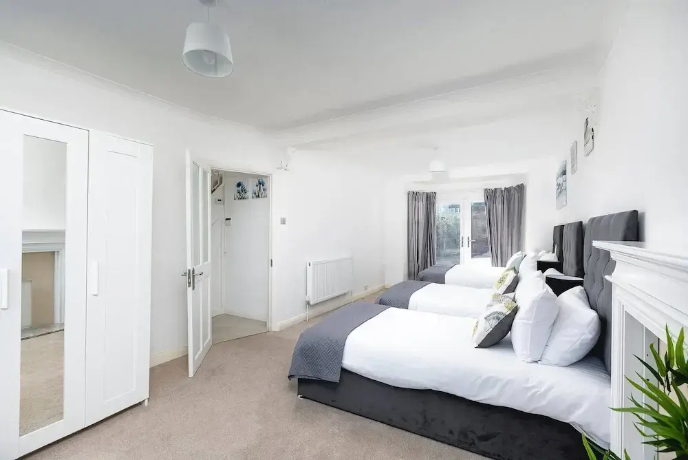 Skyvillion - Enfield 4bed House W Garden & Parking — photo 2