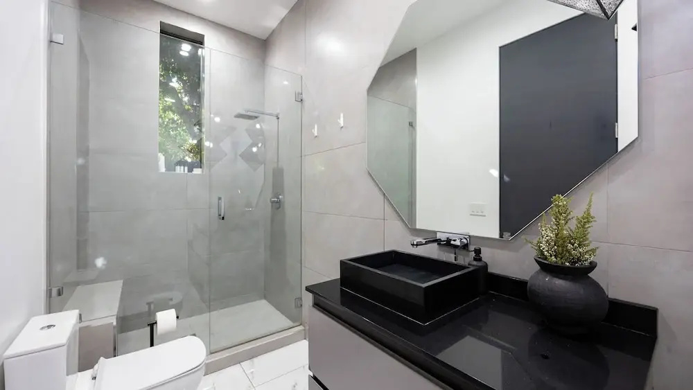 Private LA Retreat w/ Pool, Hot Tub & Fire Pit Near Melrose Ave The Martel House by Avantstay — photo 8