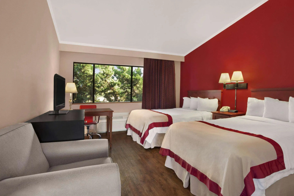 Ramada by Wyndham Torrance — photo 3