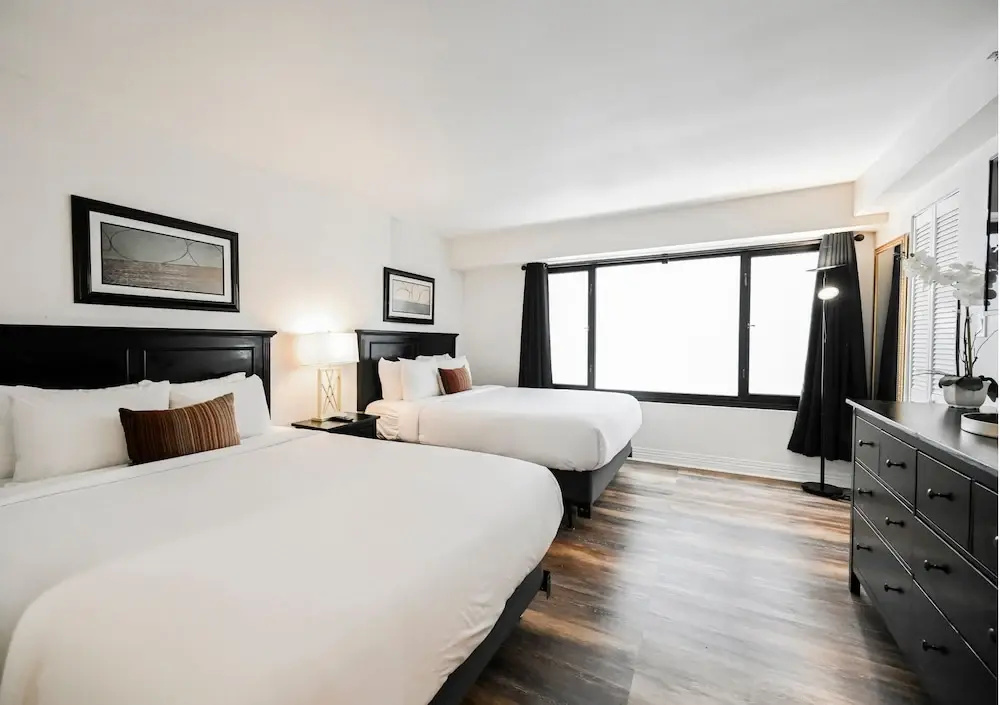 StripViewSuites at Jockey Club — photo 6