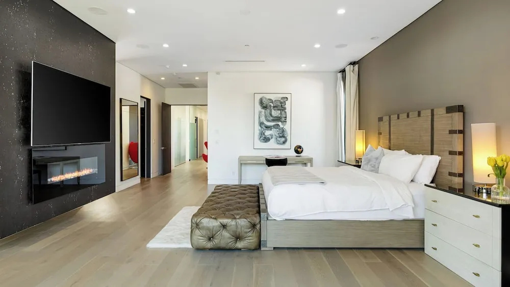 Private LA Retreat w/ Pool, Hot Tub & Fire Pit Near Melrose Ave The Martel House by Avantstay, photo 3