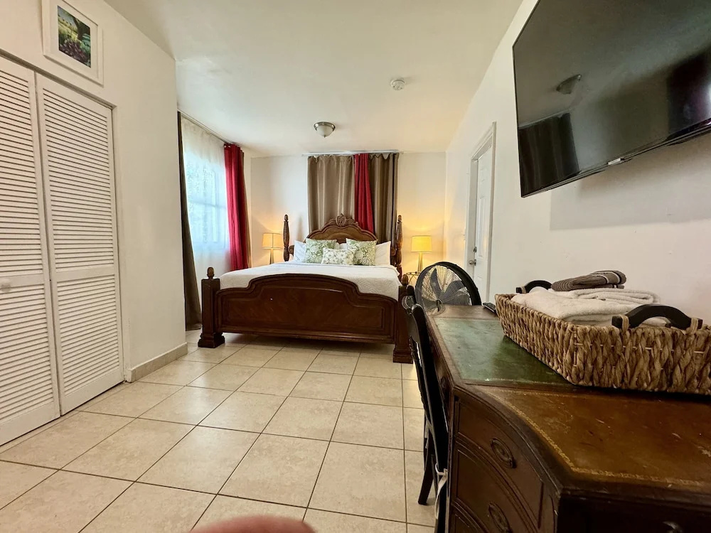 Miami Vacation Home 4 bedroom Parking., photo 4
