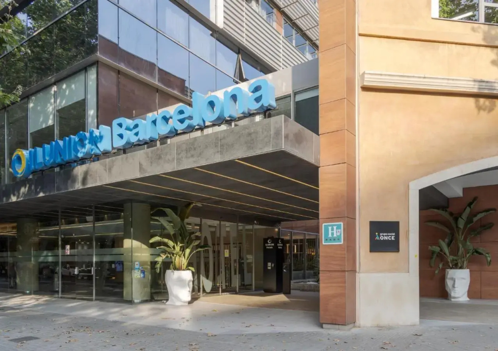 Отель Ilunion Barcelona