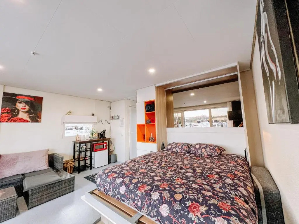 Cozy Floating house with sauna — photo 2