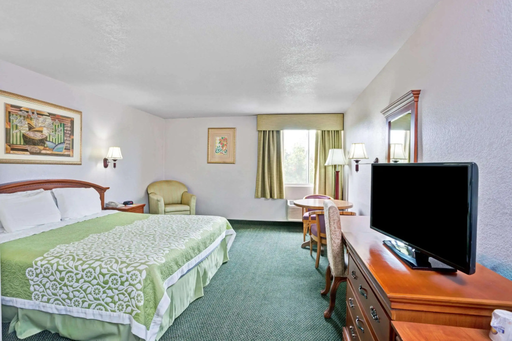 Days Inn & Suites by Wyndham Fullerton — photo 3