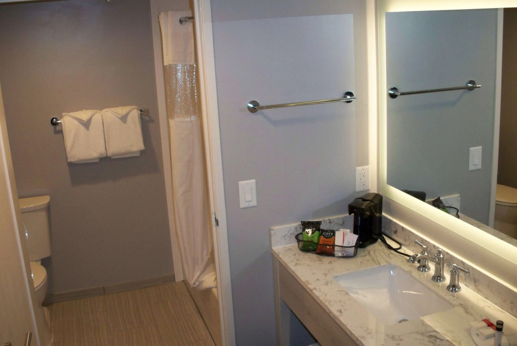 Ramada by Wyndham Burbank Airport — photo 7