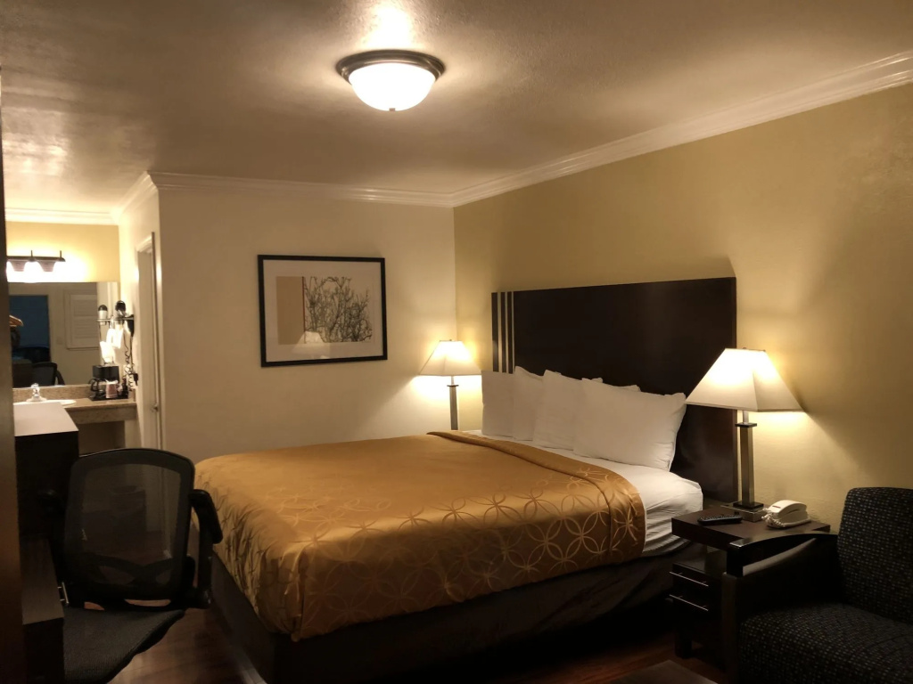 Lombard Plaza Motel — photo 6