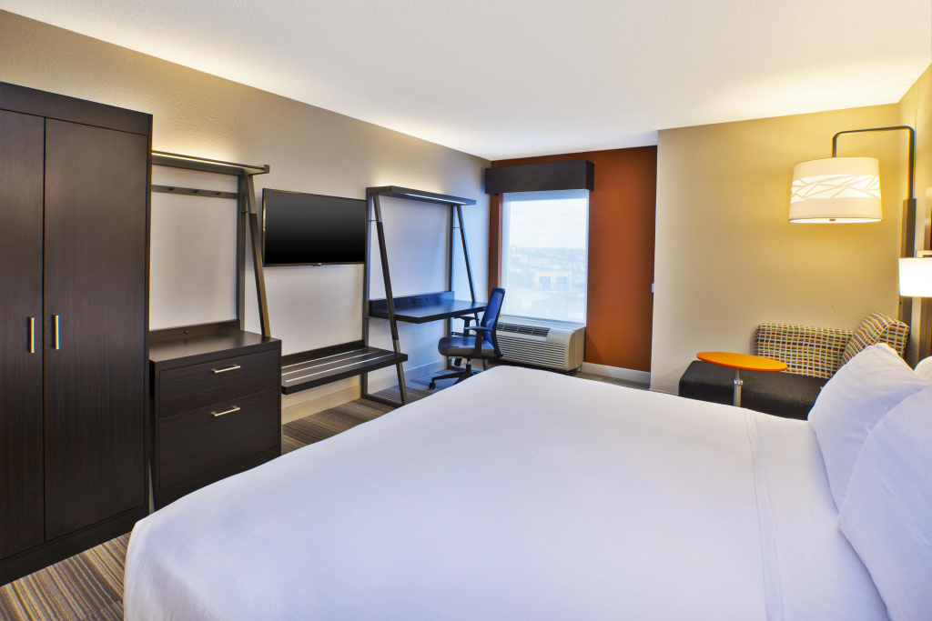 Holiday Inn Express Hotel & Suites Chicago-Midway Airport by IHG, photo 3