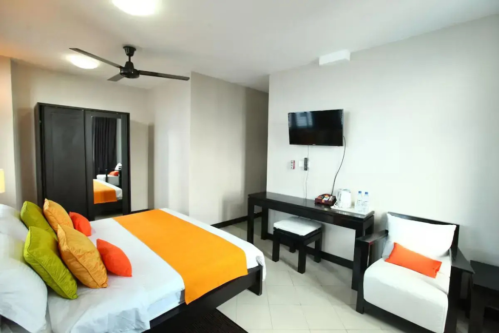 The Beehive Hotel — photo 5