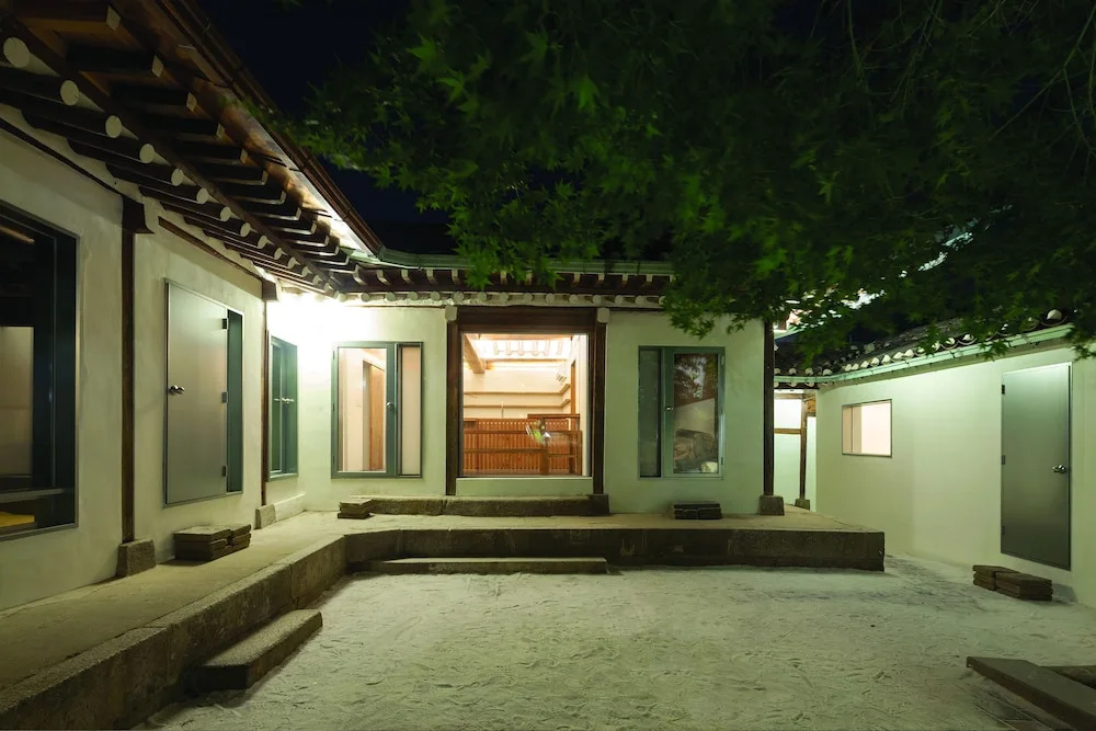 Hanok Residence Hotel Side