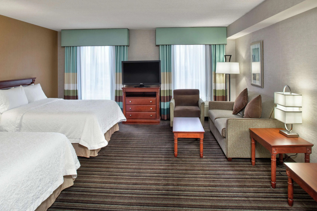 Hampton Inn & Suites by Hilton Toronto Airport, photo 2