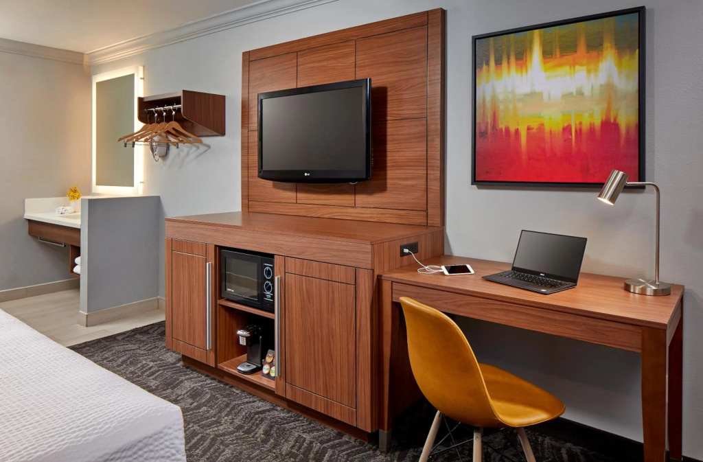 Studio Inn and Suites at Promenade Downey, photo 4