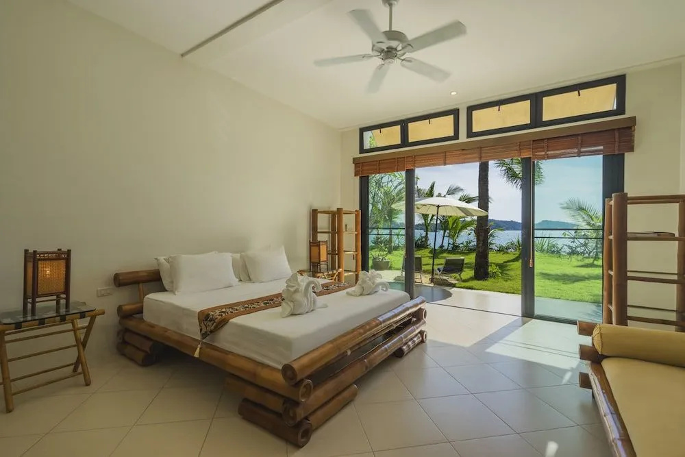 Beach Front Luxury Villa Hai Leng, photo 3